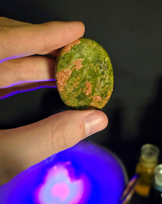 Unakite Worry Stone – Balanced Heart for Healing and Release