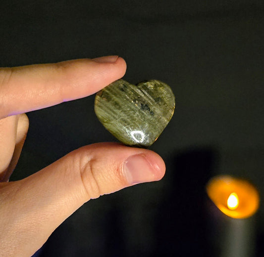 Labradorite Heart Carving– Mystic’s Mirror and Auric Shield