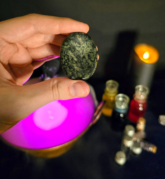 Kambaba Jasper Worry Stone– Earth’s Memory, Ancestral Peace, and Grounded Renewal