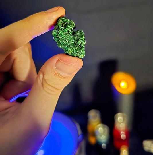 Fibrous Malachite – Guardian of Emotional Alchemy and Protective Flow